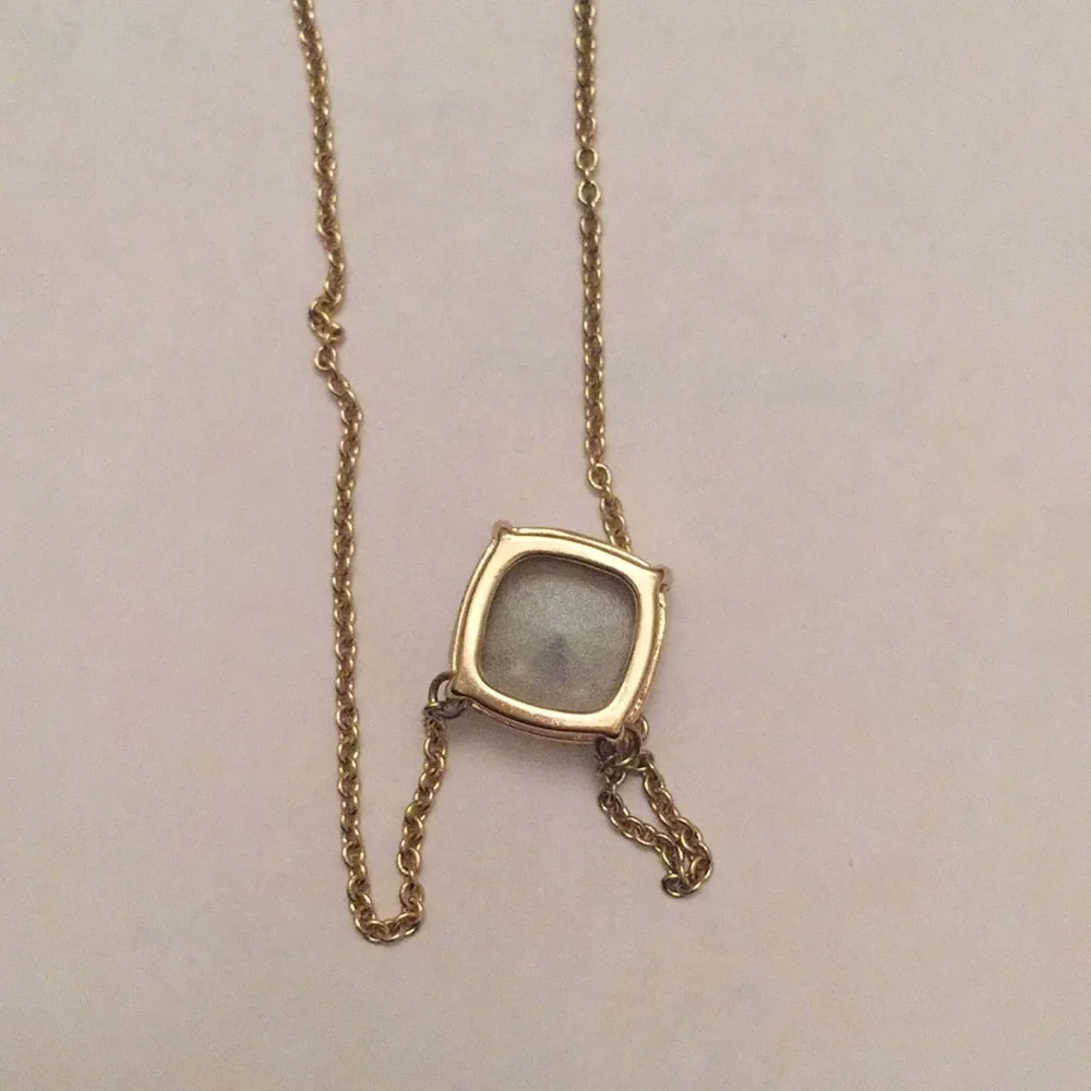 Crystal gold statement necklace. - Picture 8 of 8